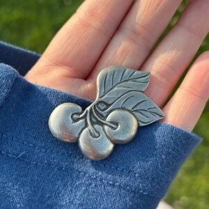 Seagull Pewter Vintage 1989 Cherry Fruit Pin Brooch